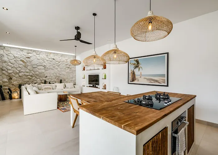 Serenity - By Yolla Hospitality Улувату